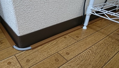 ホースが固定されている配管の様子