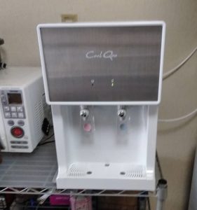 水道直結型ウォーターサーバー　可動式ラック