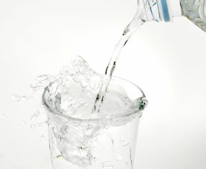 ミネラルウォーターが高い…どうすれば安く使っていける？