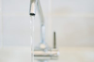 水道水をカルキ抜きする無料・有料の5つの方法をご紹介します！