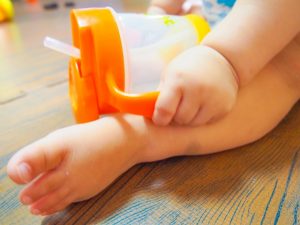 どんなお水で作るのがいい？赤ちゃんに飲ませる湯冷まし・麦茶