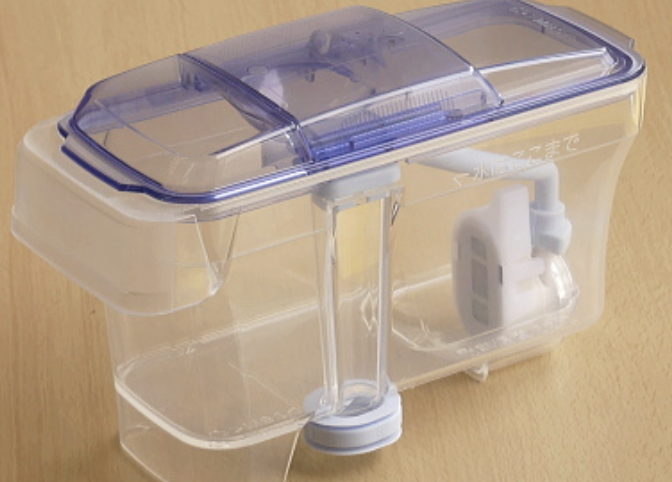 冷蔵庫で氷を作るための給水タンク