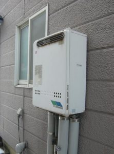 給湯器　黒い粒