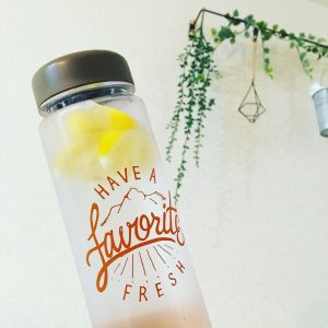 レモン水を水筒に入れる際の注意点は？材質を間違えると危険！
