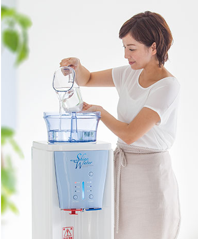 シャインウォーターのタンクに水を入れる