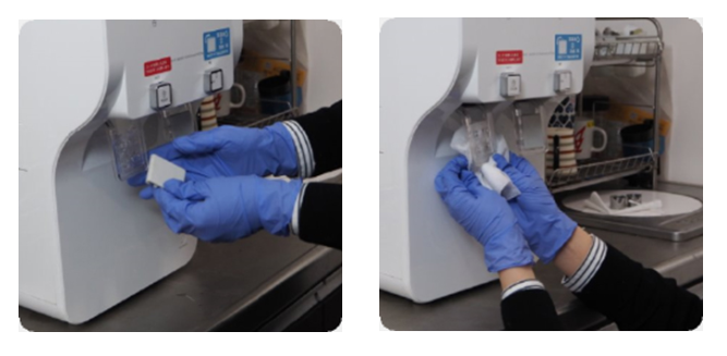 ウォータースタンドは綿棒を使う